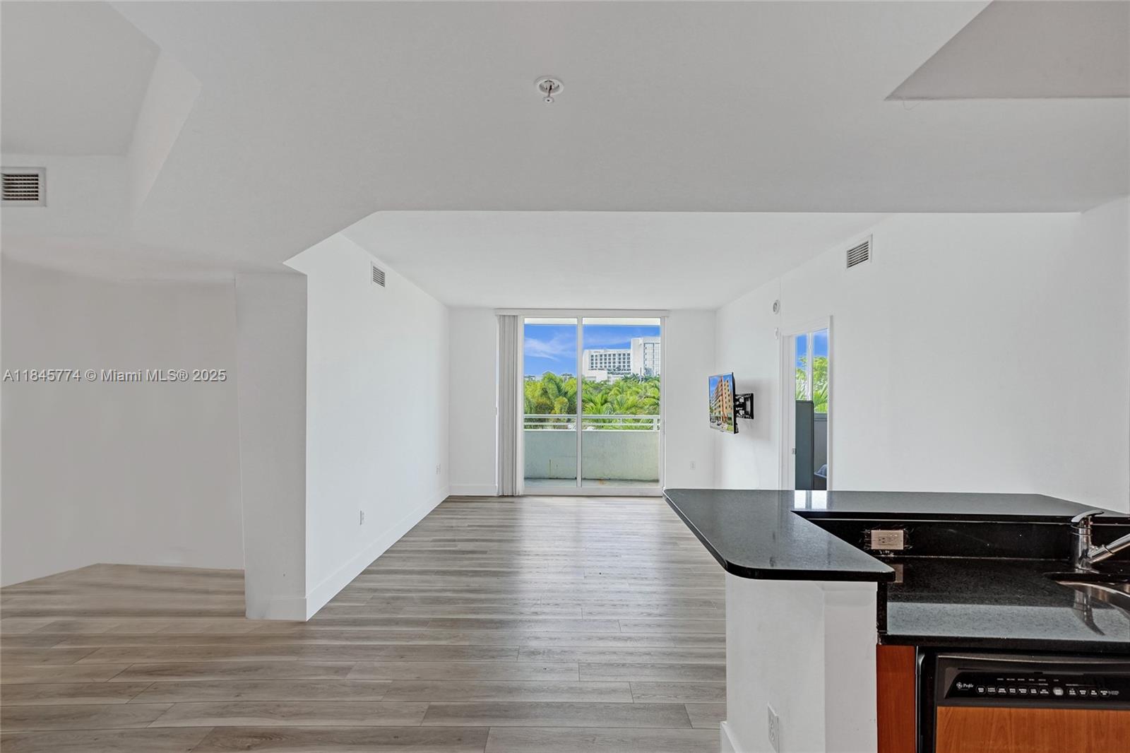 Venture At Aventura West