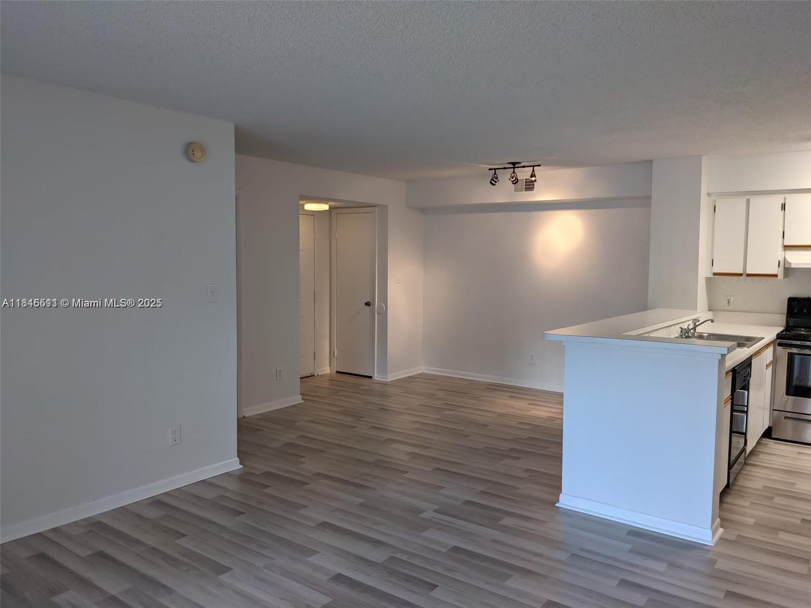 Hollywood Parc Condo