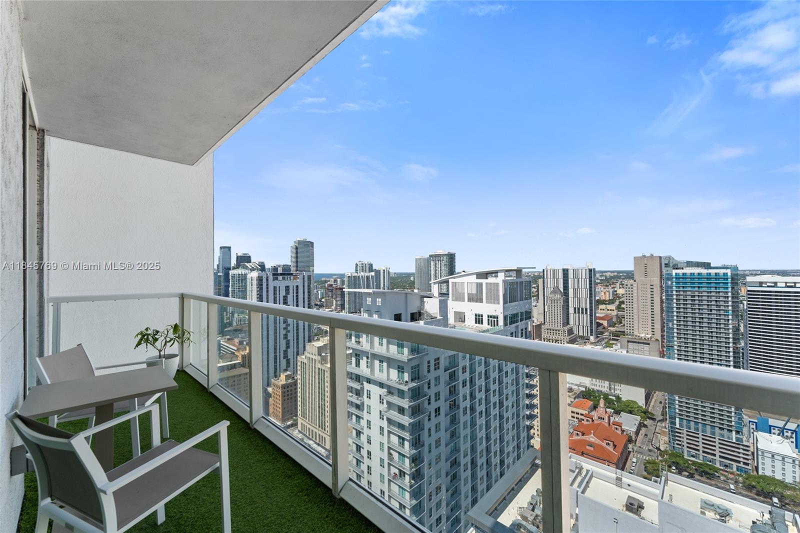 Condo for Sale in Miami, FL