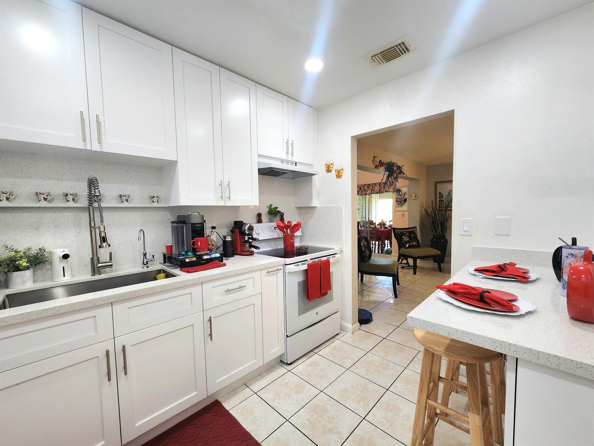 Homes for sale in Lake Worth, FL | 7235 Pine Bluff Dr, Lake Worth, FL 33467 | MLS# R11110262