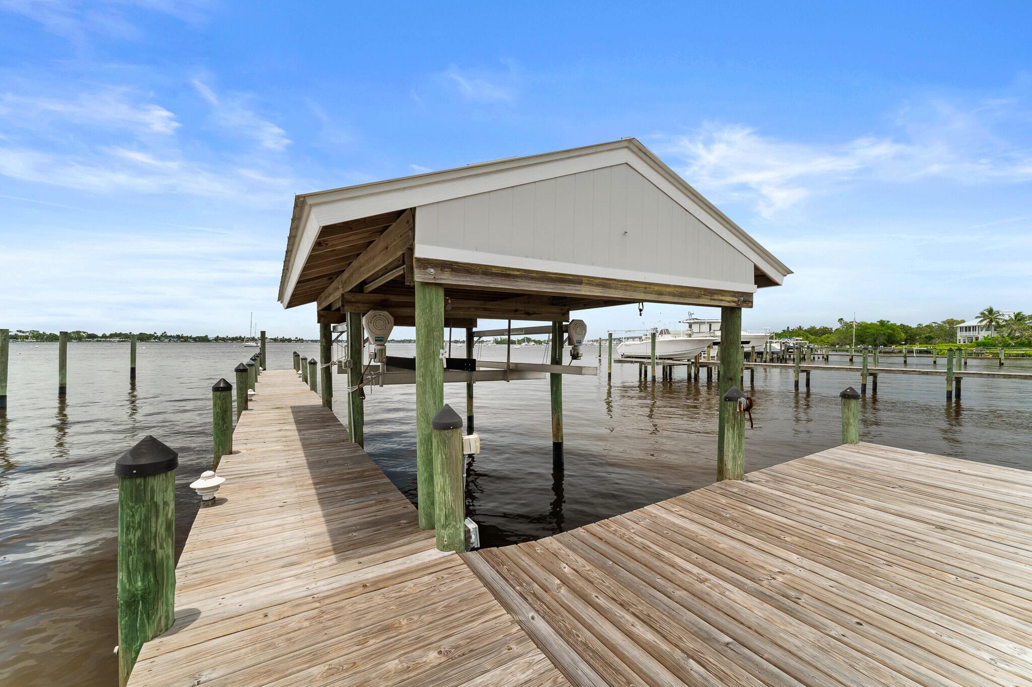 Homes for sale in Stuart, FL | 700 Sw St Lucie Crescent, Stuart, FL 34994 | MLS# R11110399