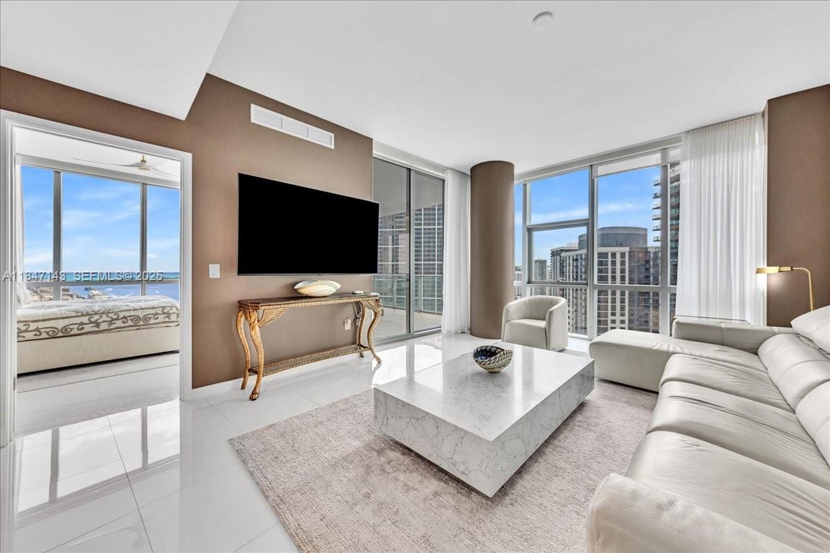 Apartamento à Venda em Miami, FL