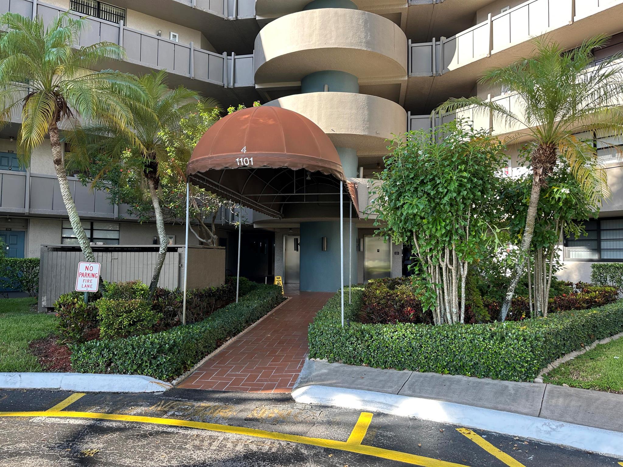 Homes for sale in Pembroke Pines, FL | 1101 Colony Point Circle #108, Pembroke Pines, FL 33026 | MLS# R11110739