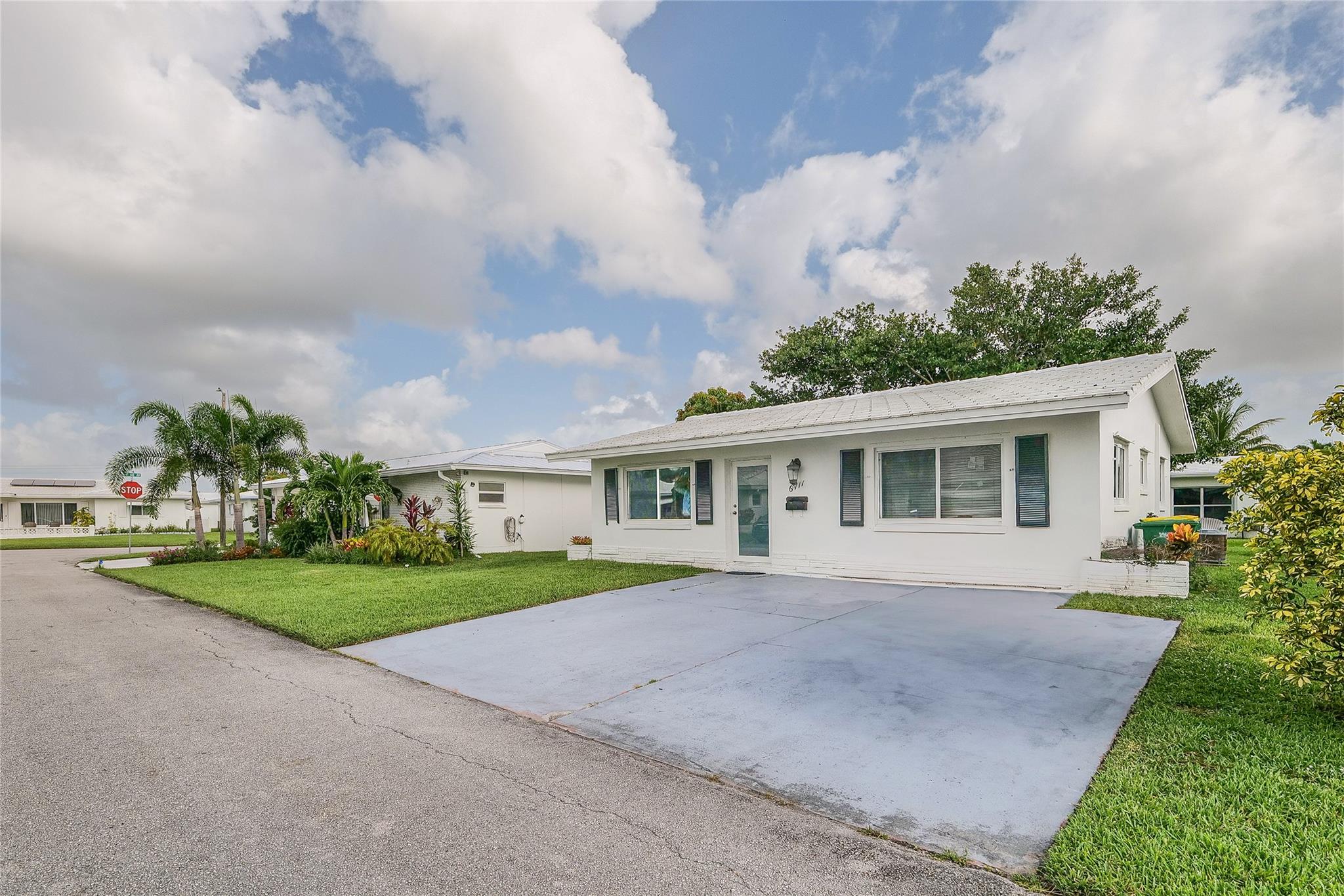 6711 Nw 72nd St Tamarac FL 33321 | F10517359