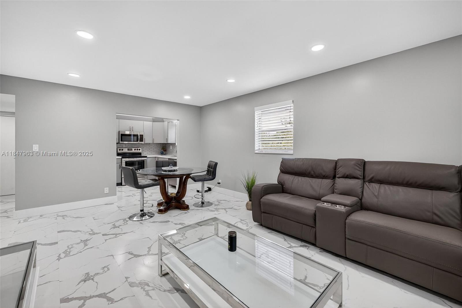 Homes for sale in Coral Springs, FL | 4164 Nw 90Th Ave #201, Coral Springs, FL 33065 | MLS# A11847963