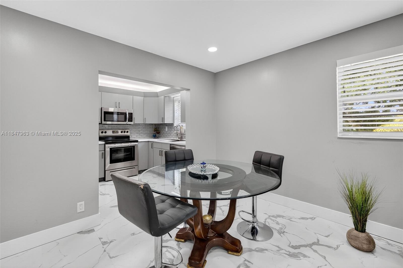 Homes for sale in Coral Springs, FL | 4164 Nw 90Th Ave #201, Coral Springs, FL 33065 | MLS# A11847963