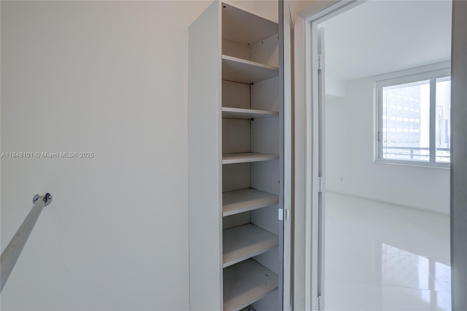 325 S Biscayne Blvd #2418, Miami FL 33131