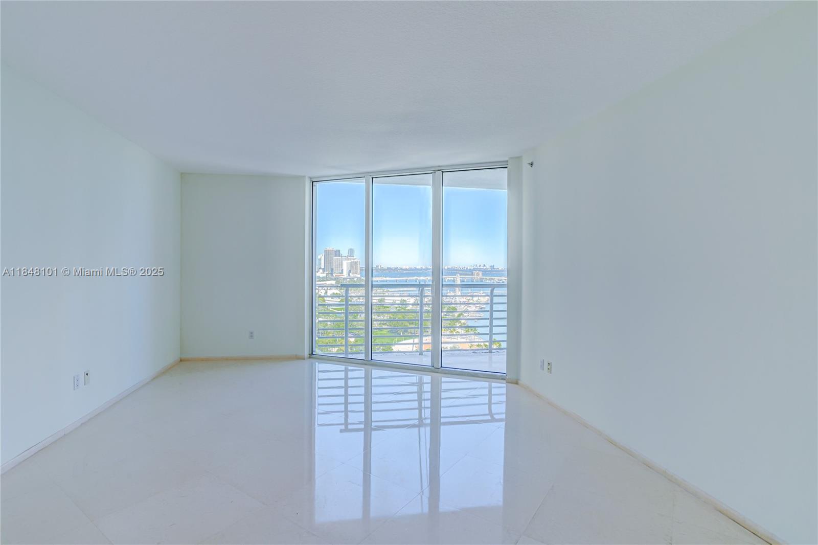 325 S Biscayne Blvd #2418, Miami FL 33131