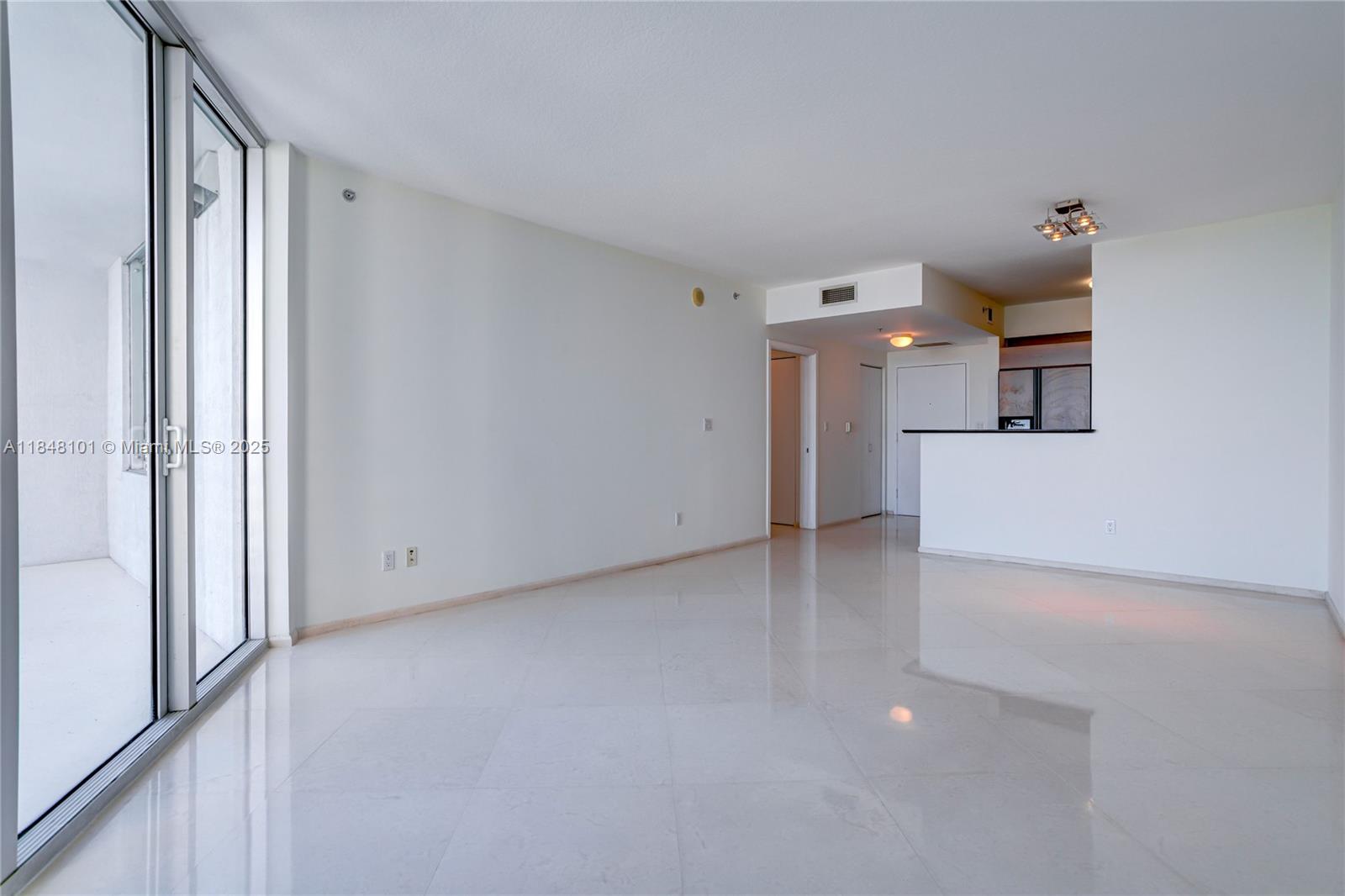 325 S Biscayne Blvd #2418, Miami FL 33131