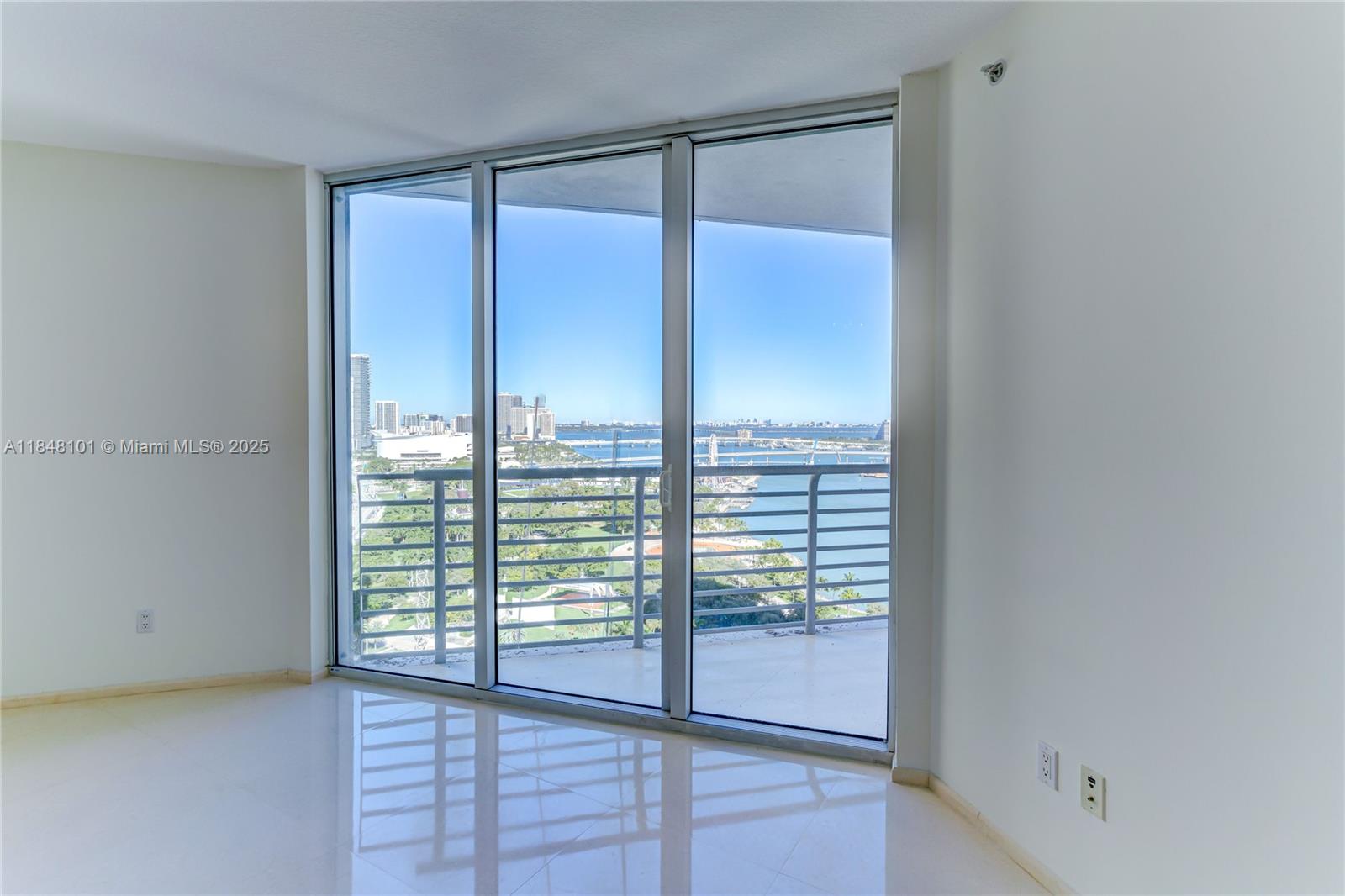 325 S Biscayne Blvd #2418, Miami FL 33131