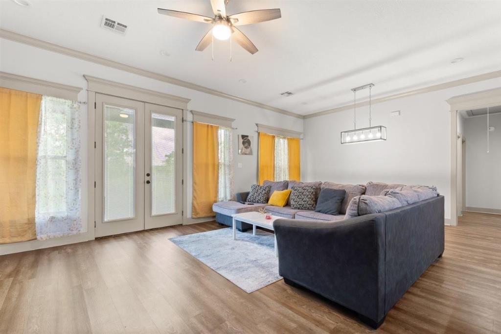 7702 Nine Oaks Drive — photo 2