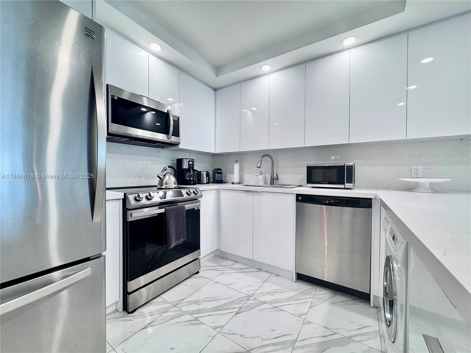 Admirals Port Condo - Eas