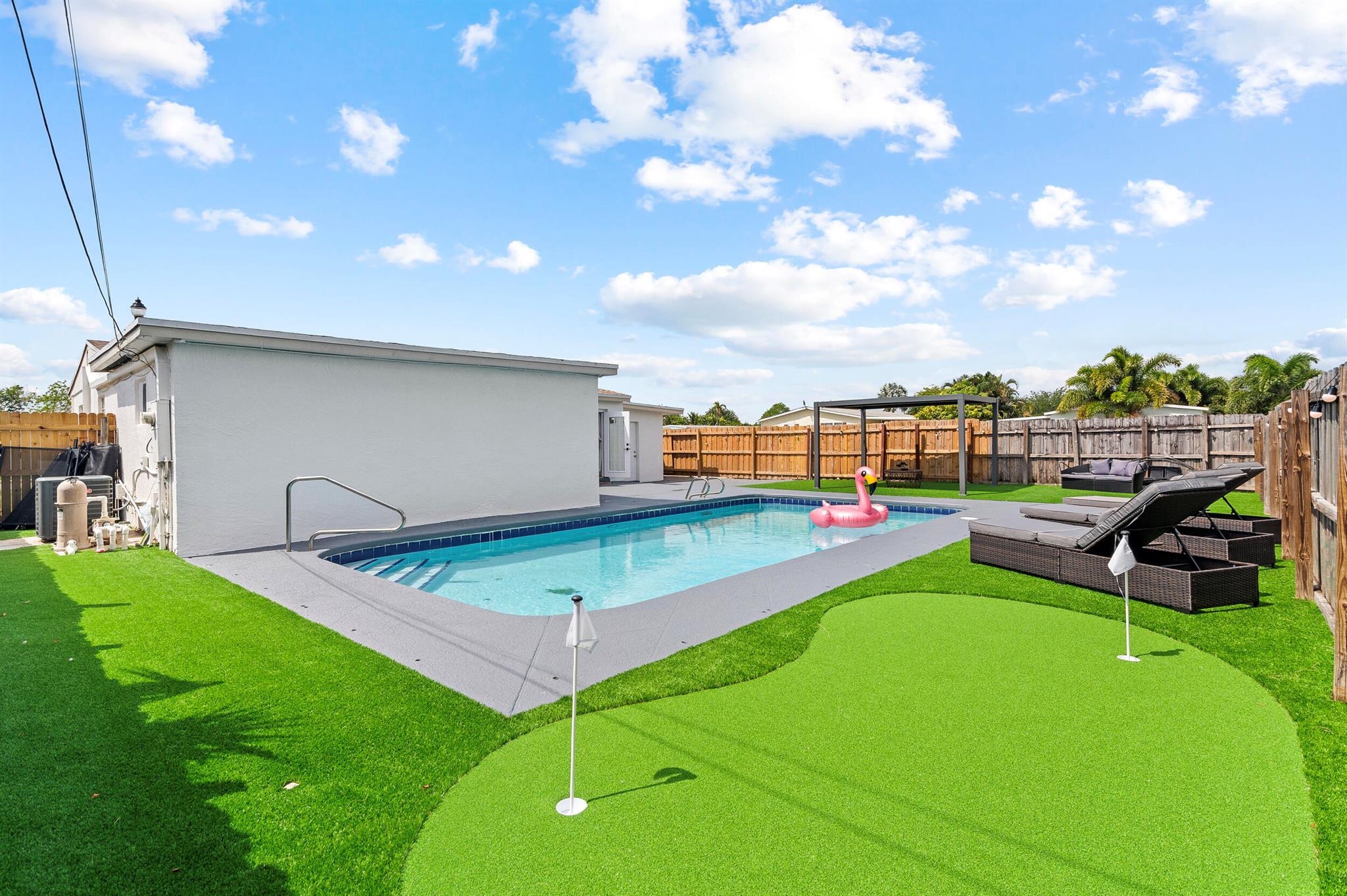 2137 Longwood Road West Palm Beach FL 33409 | R11111010