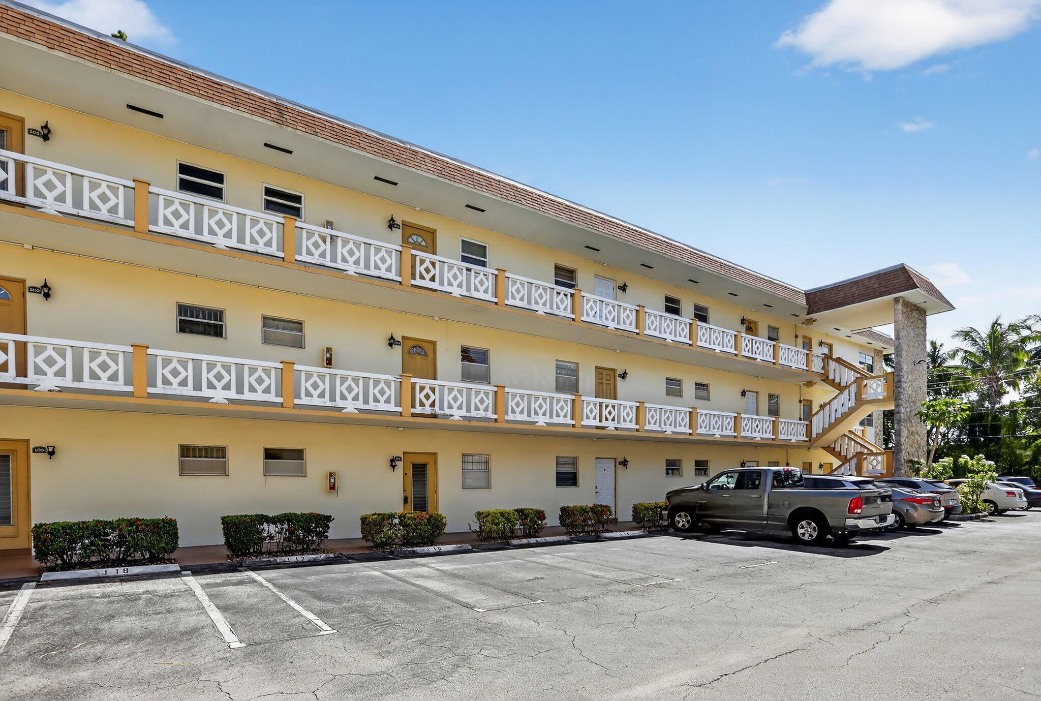 Hawaiian Gardens, Jasmine