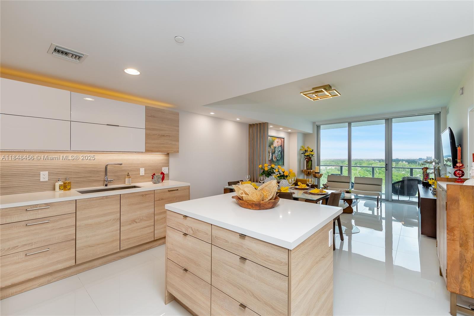 Condo for Sale in North Miami Beach, FL
