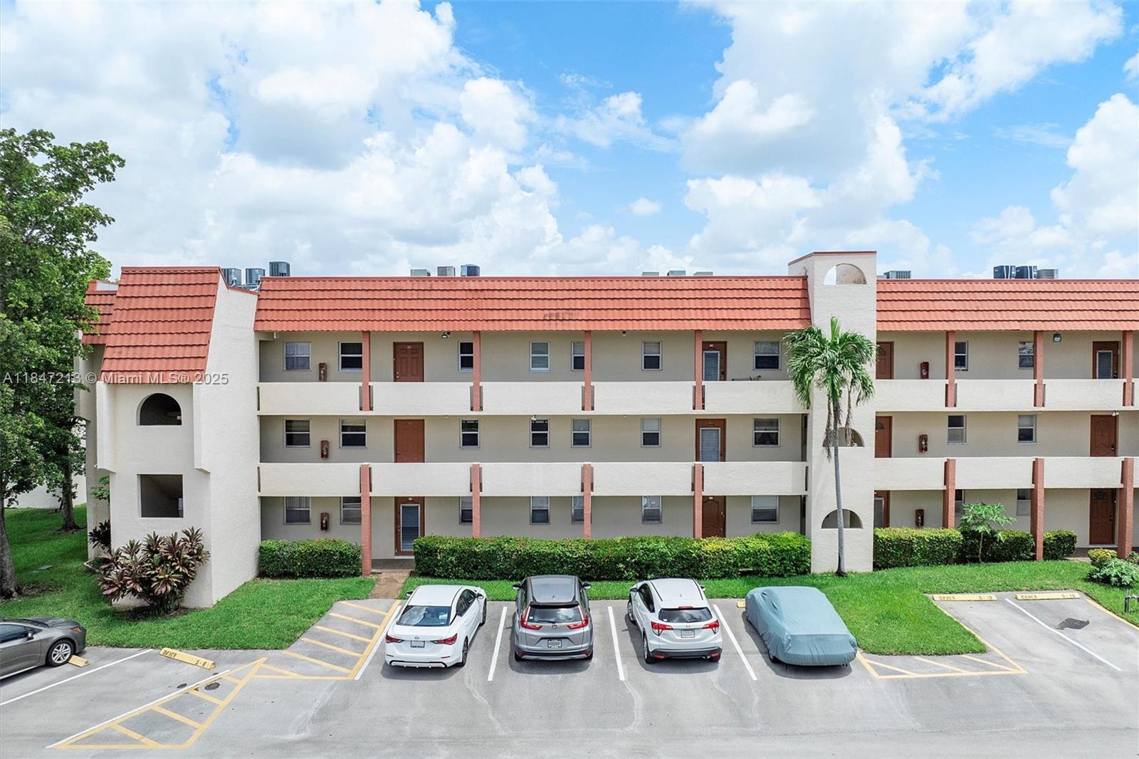 Sunrise Lakes 5 Condo