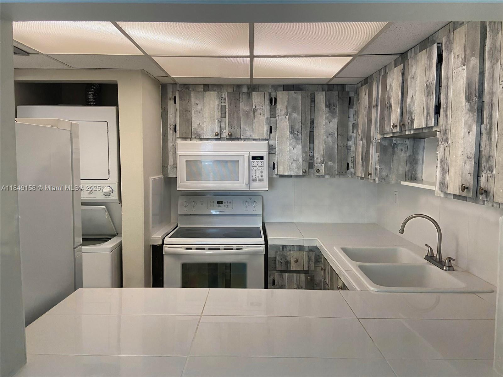 Homes for sale in Hialeah Gardens, FL | 10090 Nw 80th Ct #1330, Hialeah Gardens, FL 33016 | MLS# A11849158