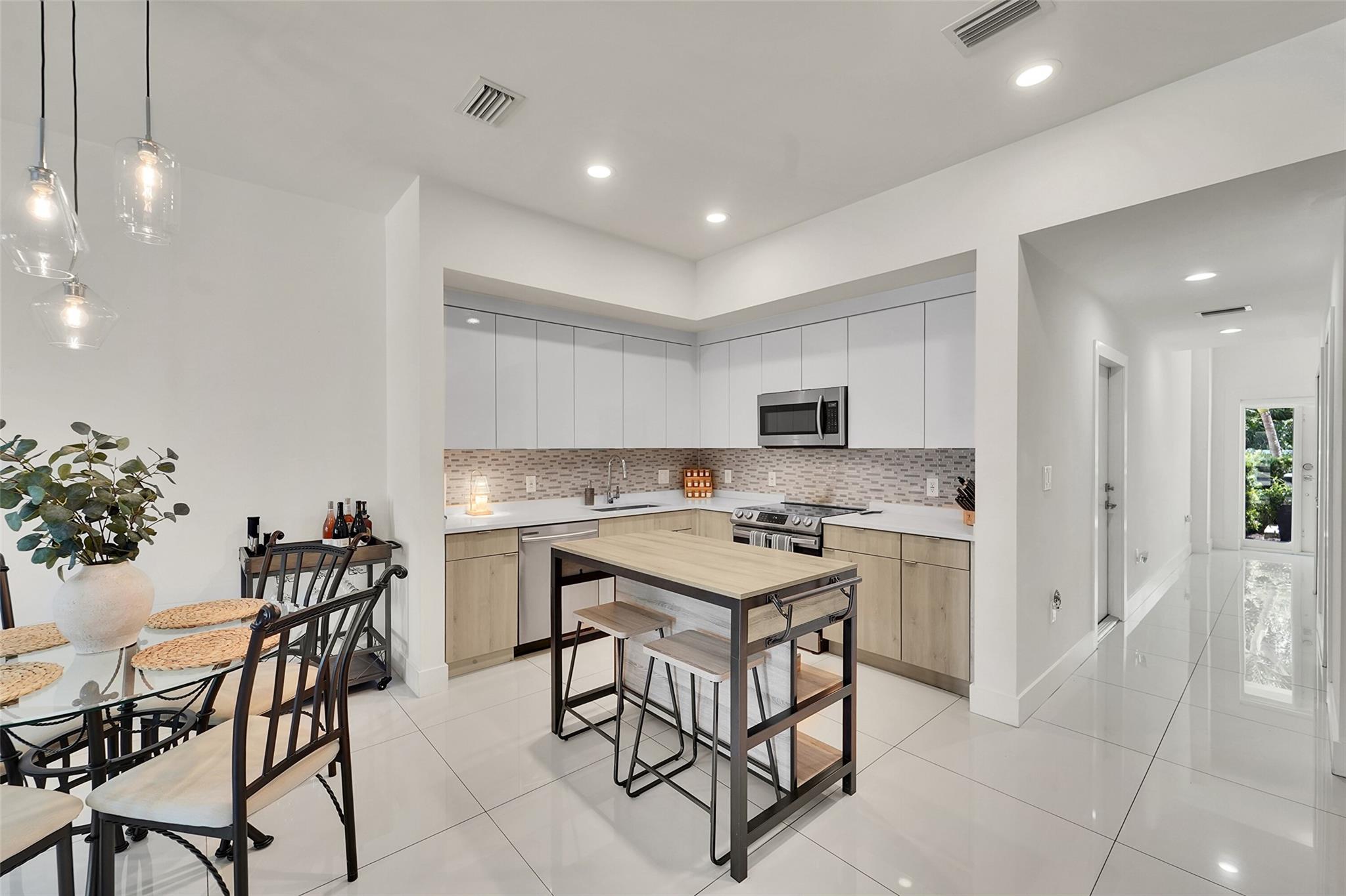 Homes for sale in Oakland Park, FL | 1484 Ne 34Th St #1484, Oakland Park, FL 33334 | MLS# F10517608