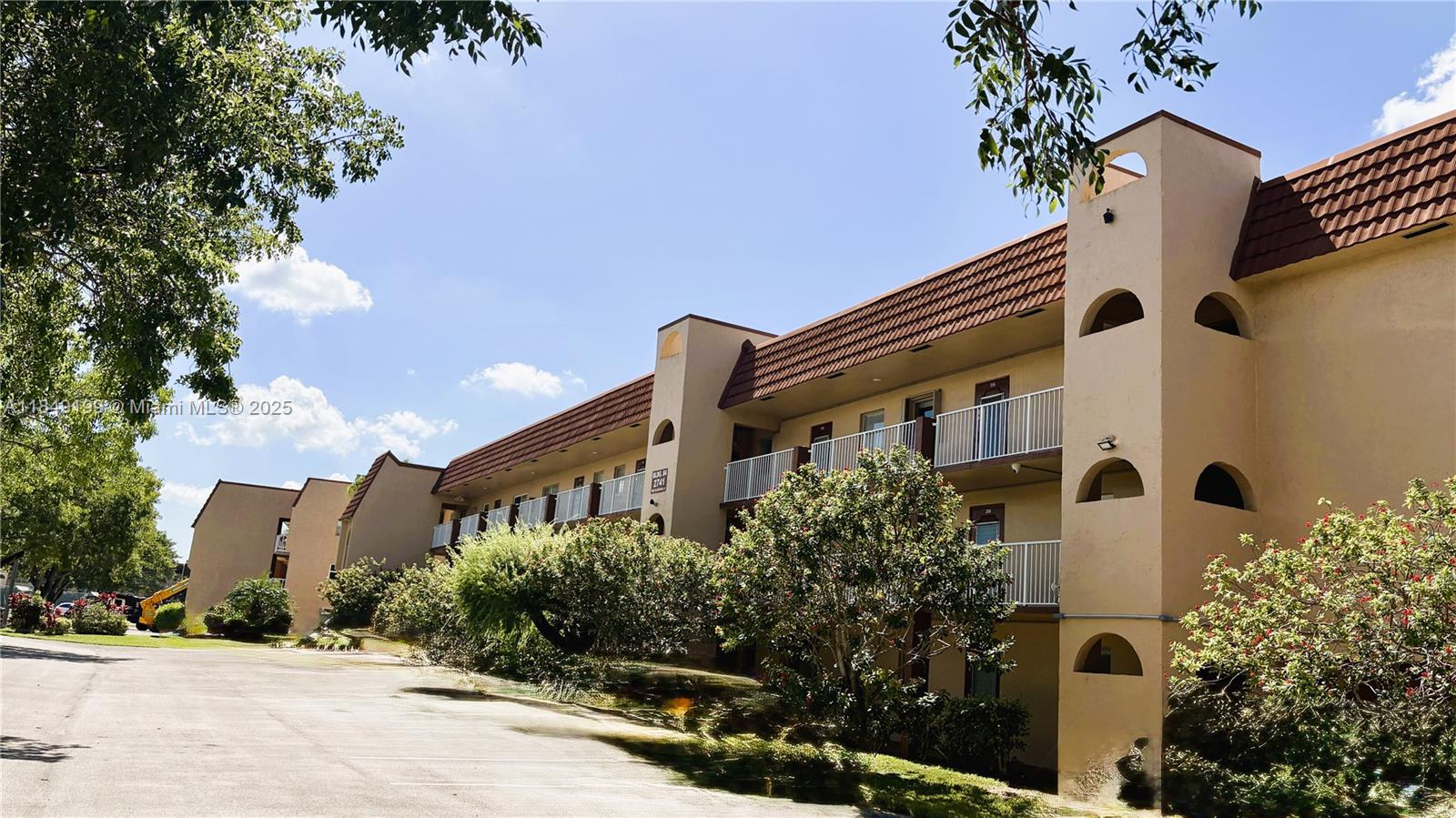 Sunrise Lakes 84 Condo