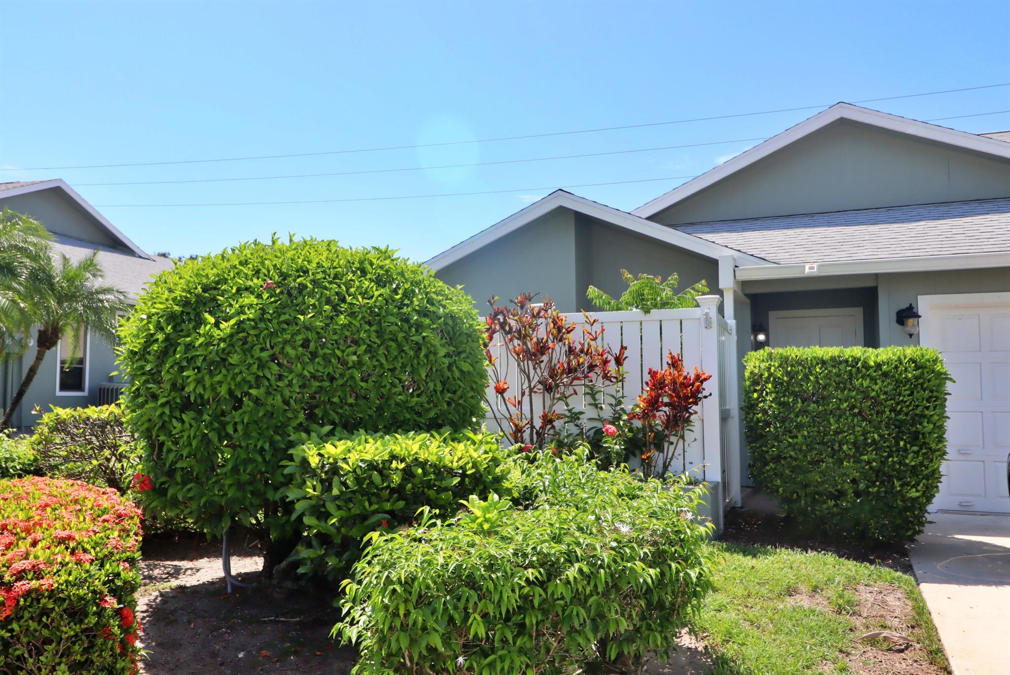 Homes for sale in Hobe Sound, FL | 6676 Se Yorktown Dr, Hobe Sound, FL 33455 | MLS# R11111378