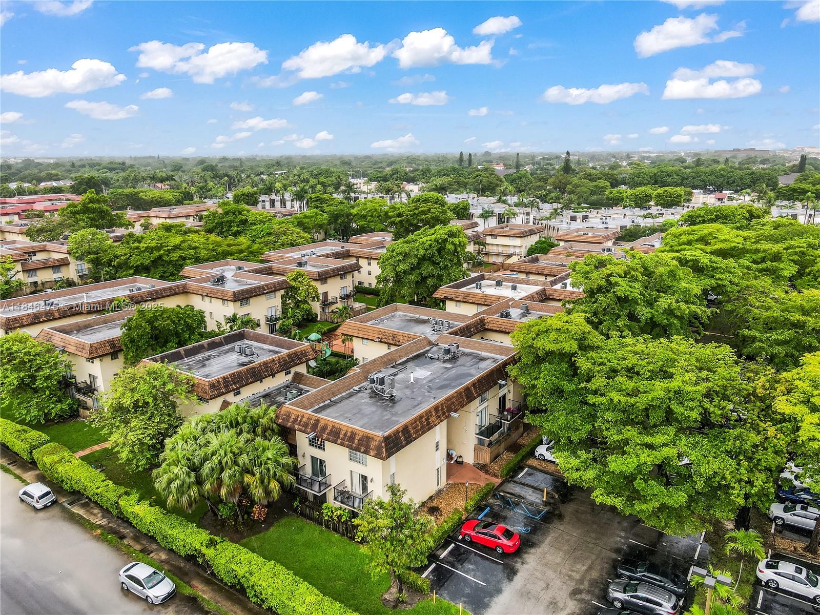 Courtyards At Kendall Con