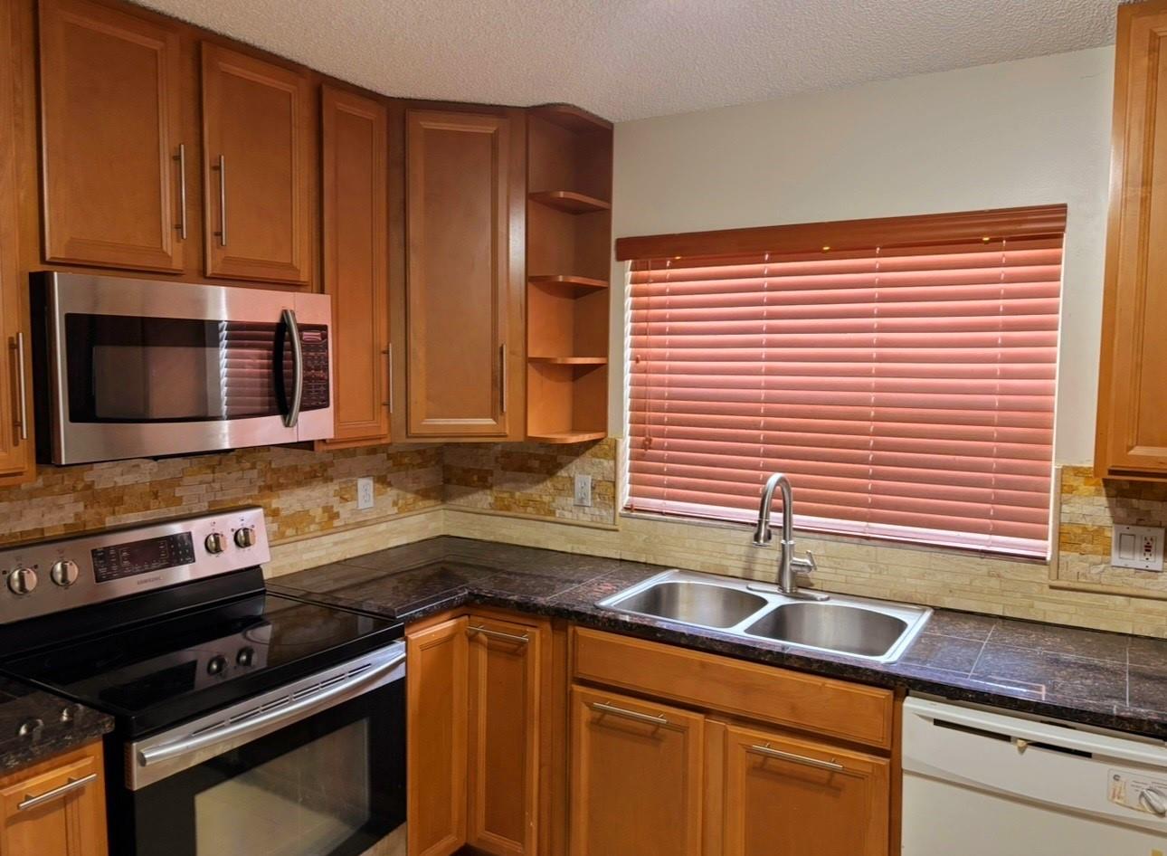 Homes for sale in Coconut Creek, FL | 6027 Nw 45Th Ter, Coconut Creek, FL 33073 | MLS# F10517493