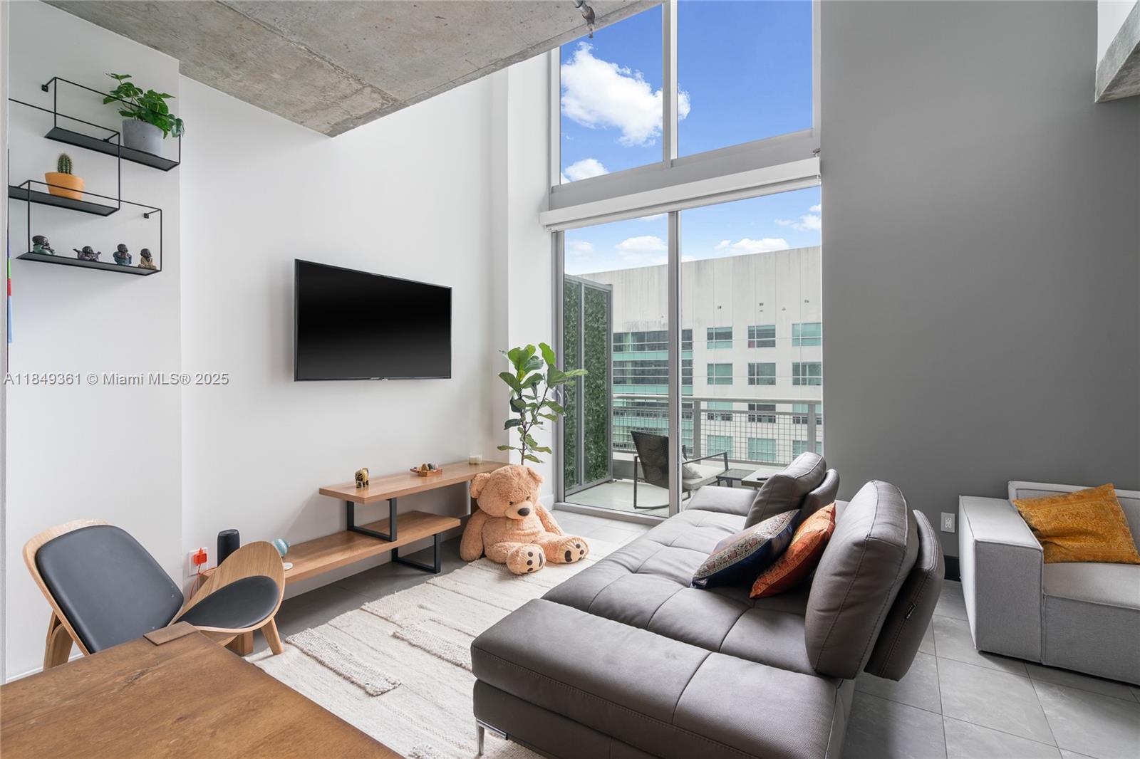 690 SW 1st Ct #2920, Miami FL 33130