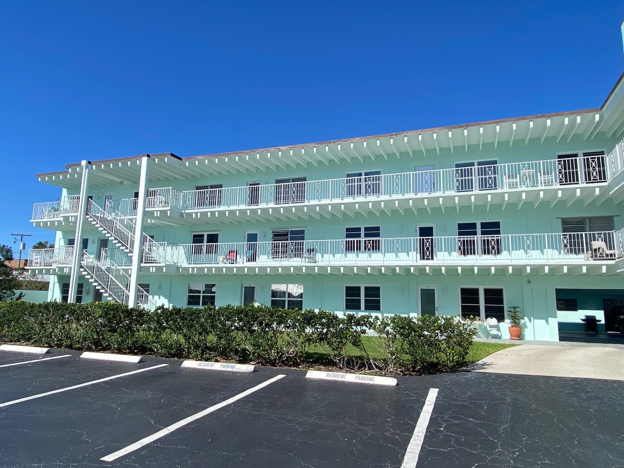 Homes for sale in Lantana, FL | 219 Lakeview 102 Avenue #102, Lantana, FL 33462 | MLS# R11111496