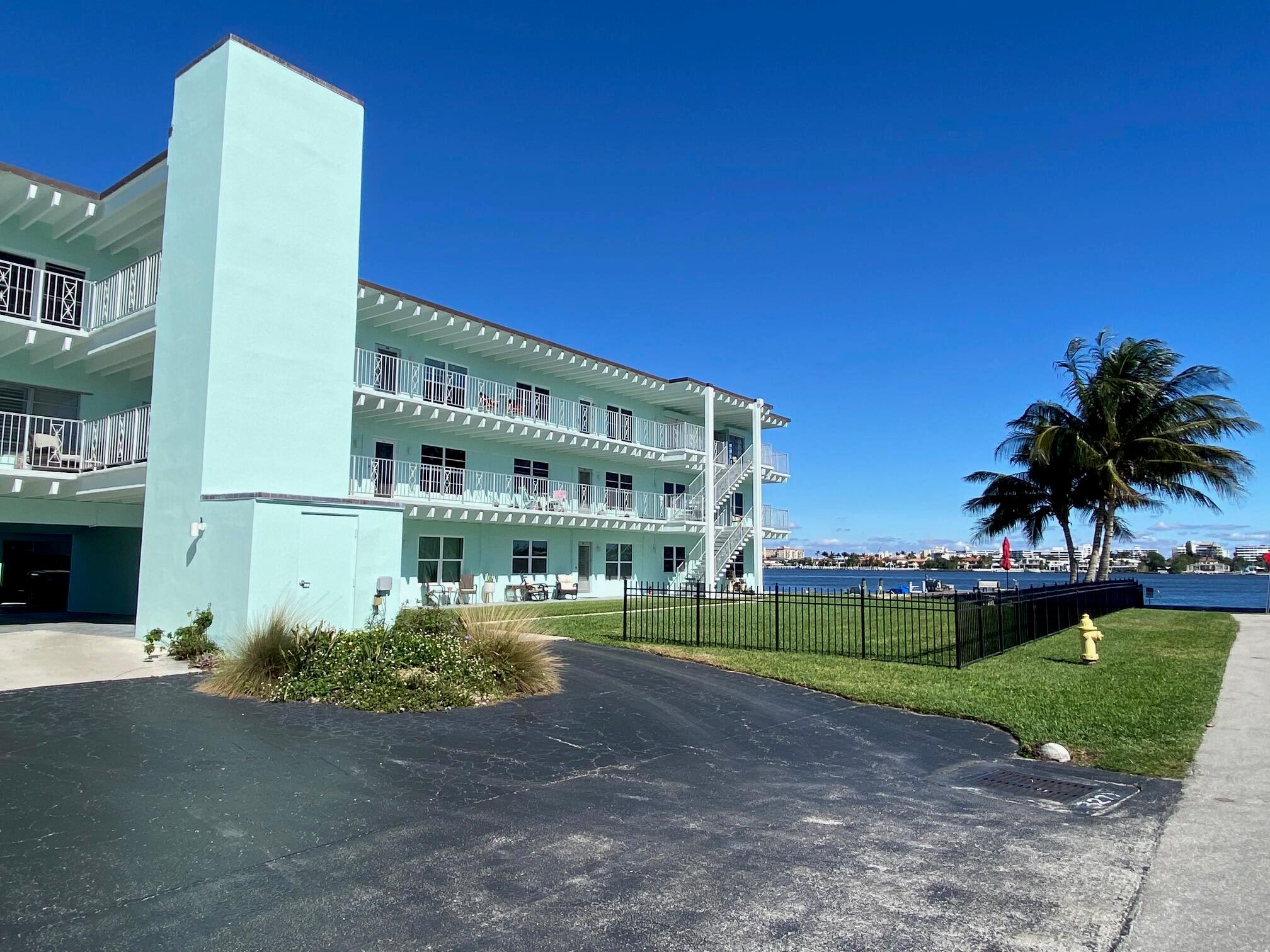 Homes for sale in Lantana, FL | 219 Lakeview 102 Avenue #102, Lantana, FL 33462 | MLS# R11111496