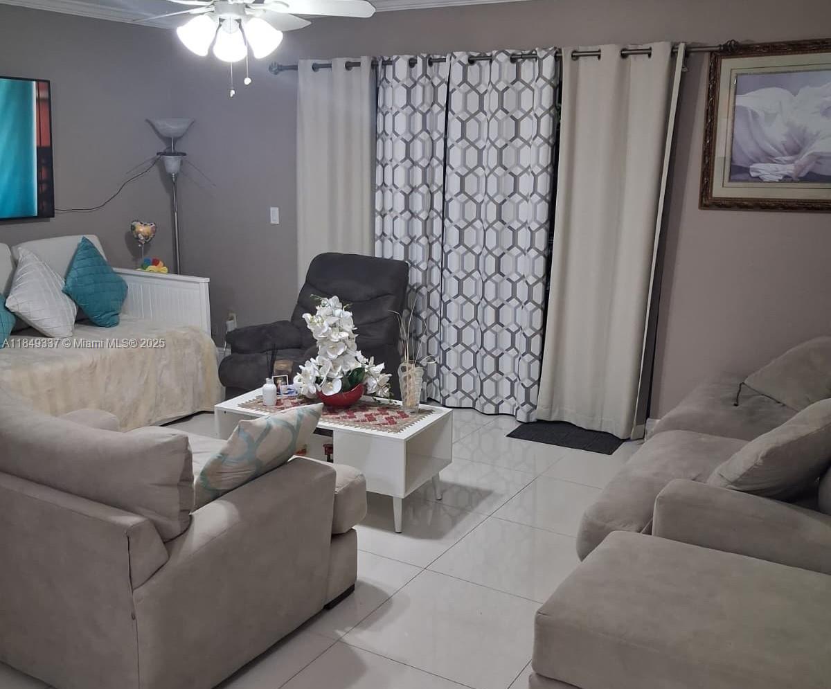 Los Palacios By Miami Lak