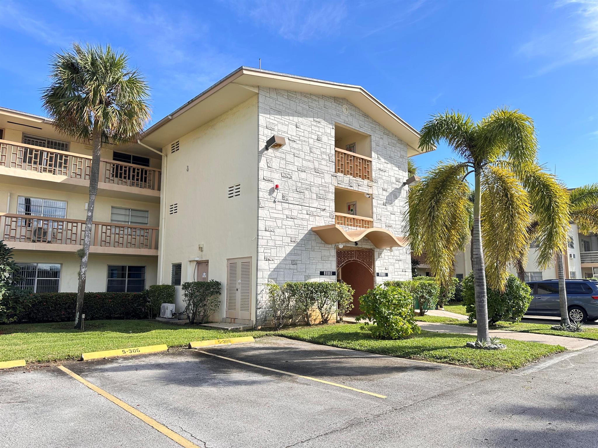 Homes for sale in Miami, FL | 17001 Ne 13th Avenue #205, Miami, FL 33162 | MLS# R11111556