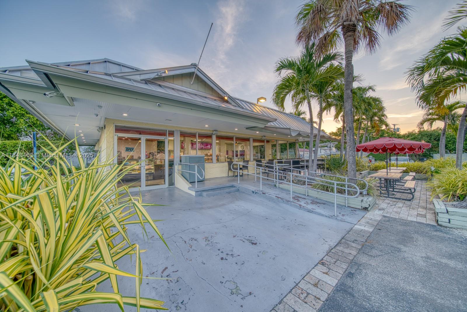Bakery / Restaurant For Sale On Dixie HWY, Miami, Florida 33157