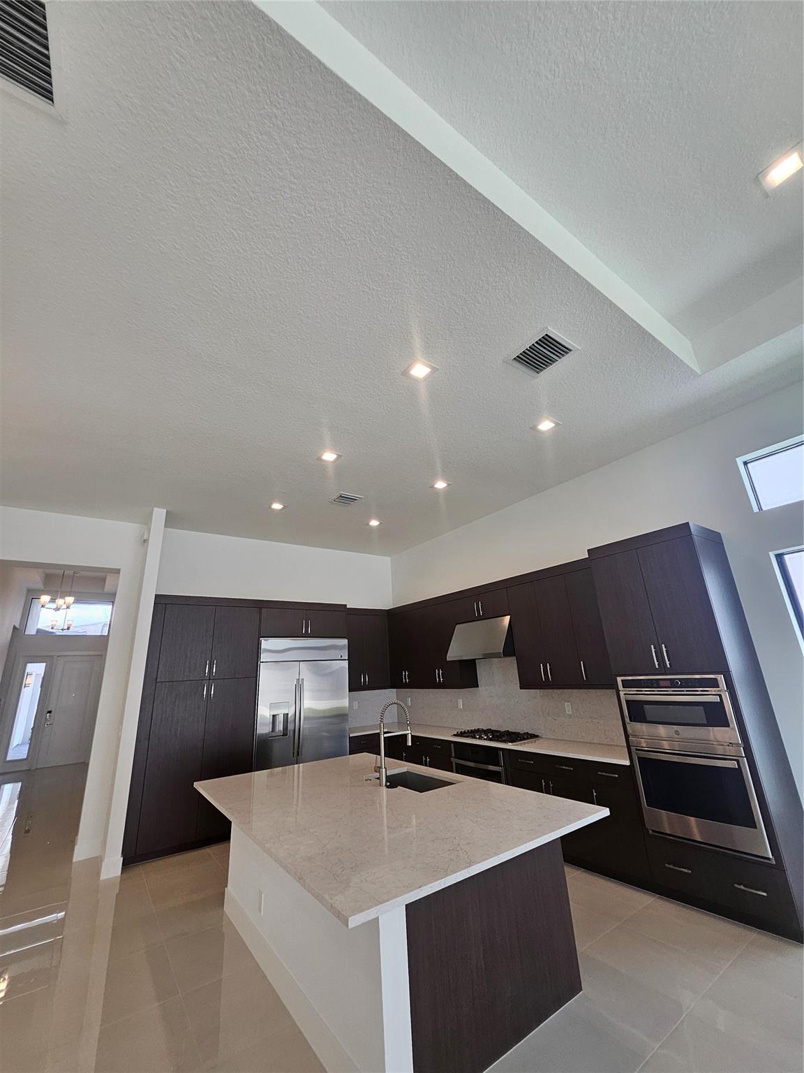 Lotus Edge-Johns West Pud