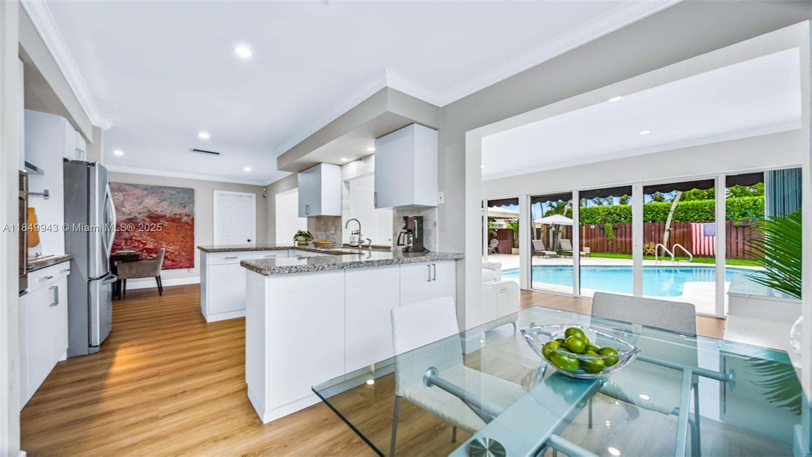 Hollywood Hills Amen Plat