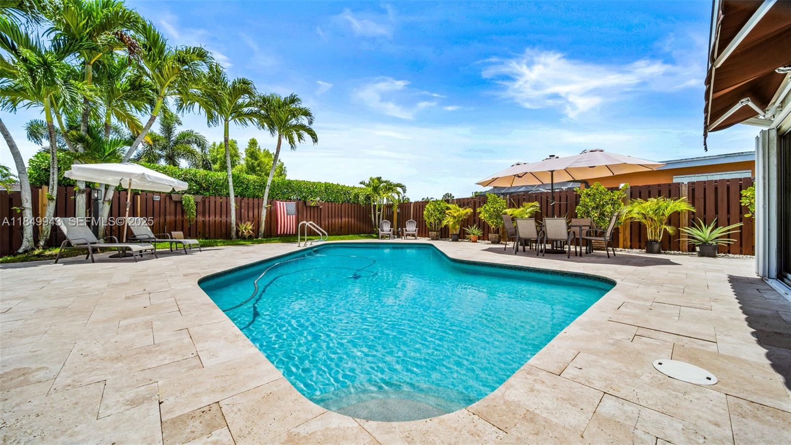 Hollywood Hills Amen Plat