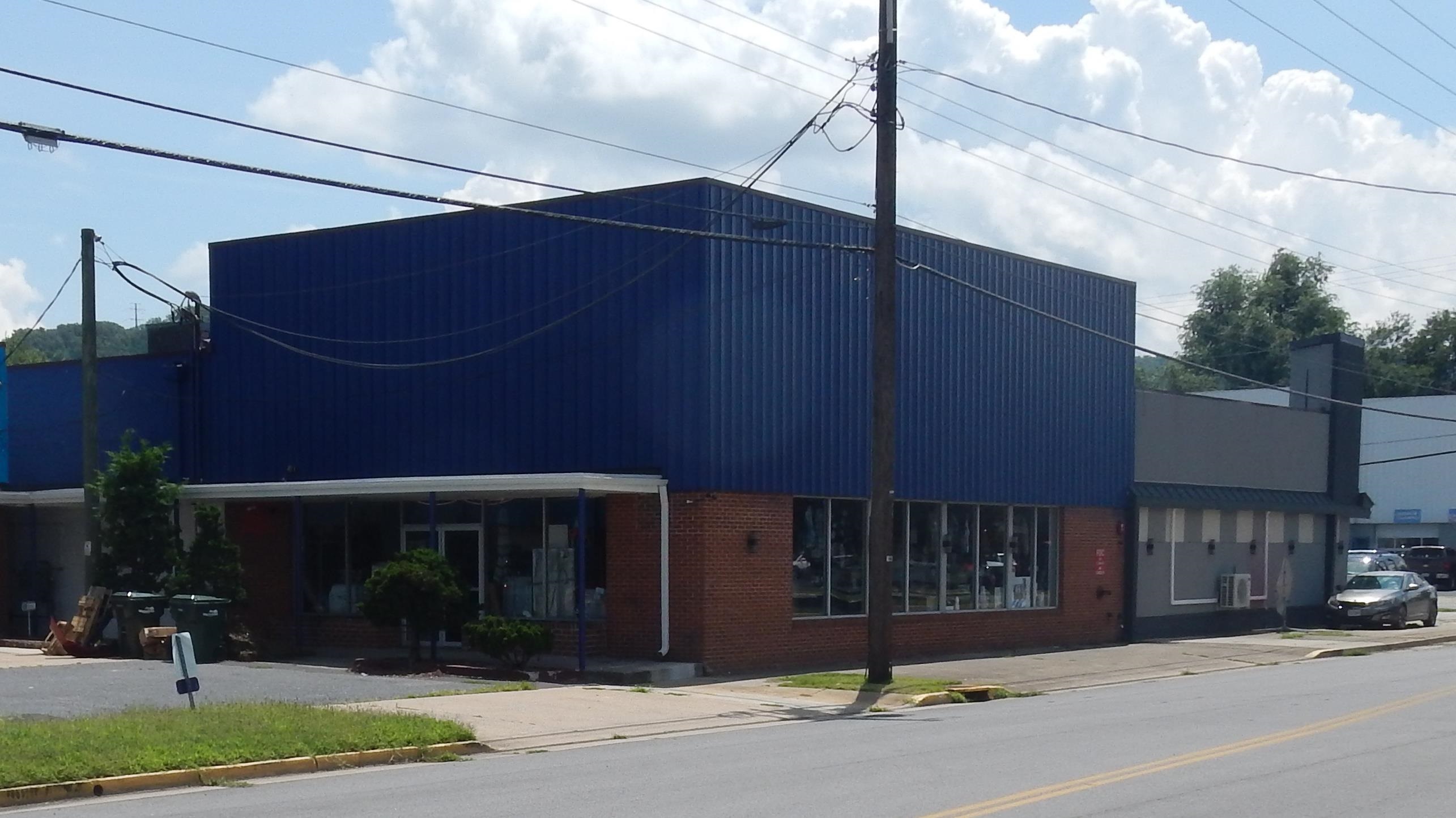 305 Main St