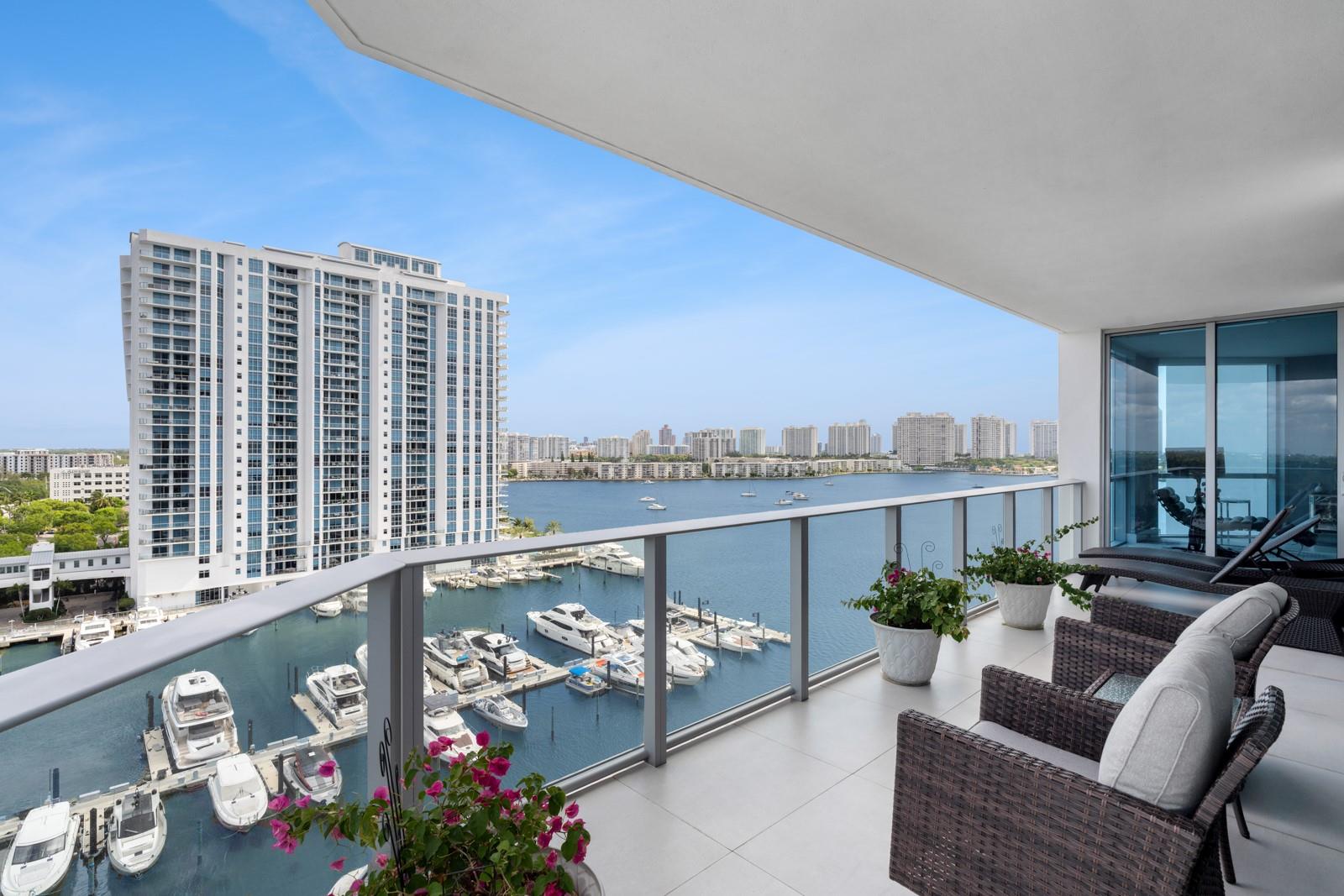 Apartamento à Venda em North Miami Beach, FL