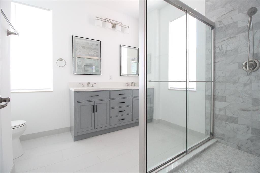 Newly remodeled Vistazo end unit available now! Fresh everything!! New paint, carpets, vanity's, lighting, hardware, and more!! Minutes from all Boca Raton has to offer, Great community, on site gym and pool. Easy to view - call today, move in tomorrow!  **Price is firm**