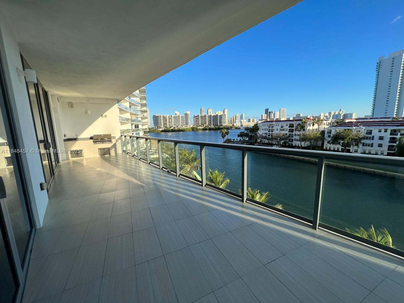 Condo for Sale in Aventura, FL