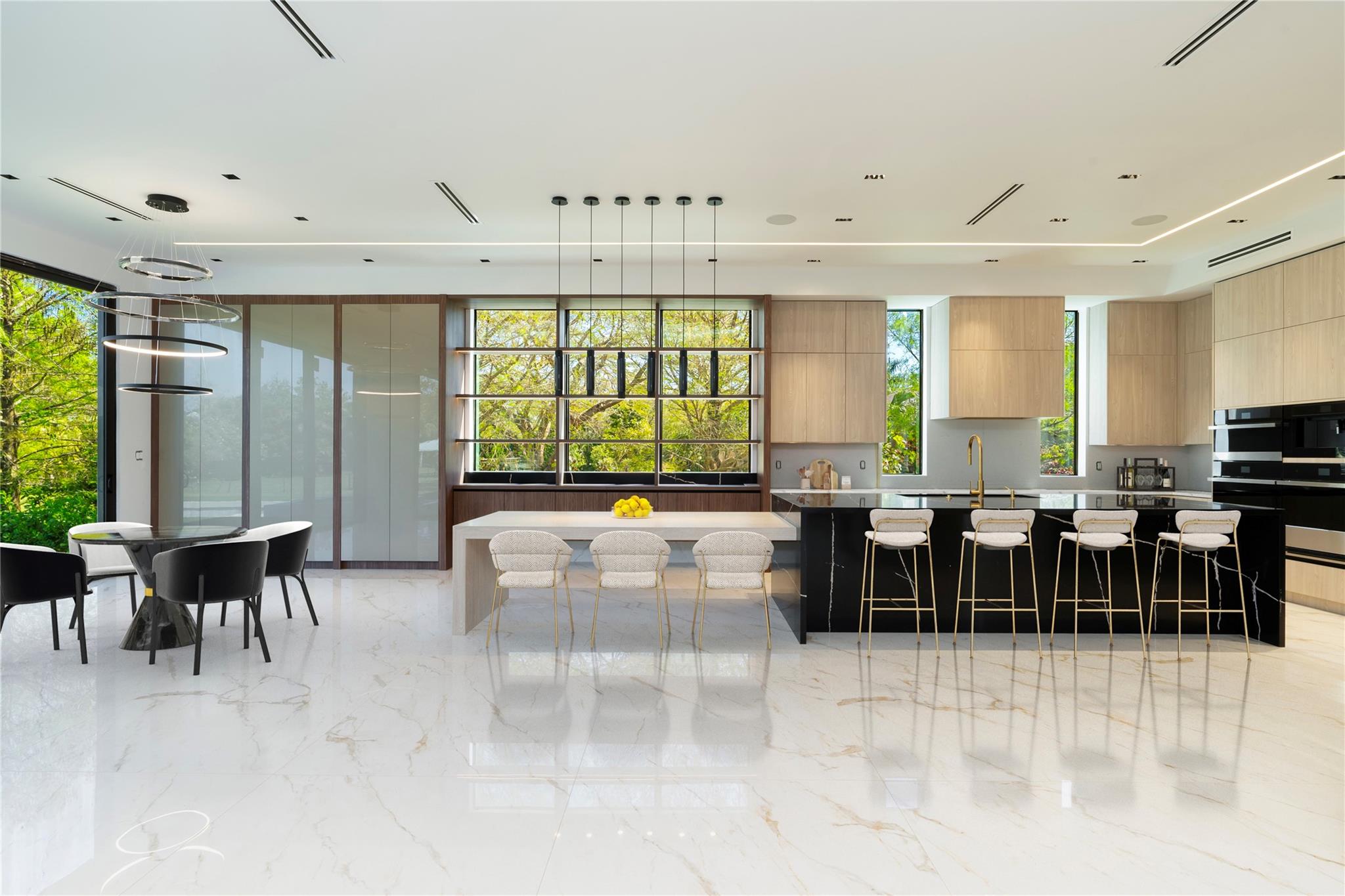 Kitchen/Breakfast Area