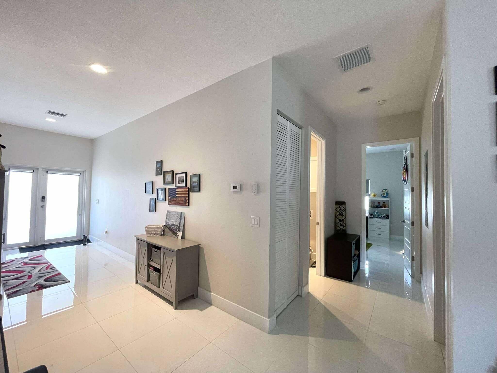 Homes for sale in Port St Lucie, FL | 115 Sw Oakridge Dr, Port St Lucie, FL 34984 | MLS# R11111995