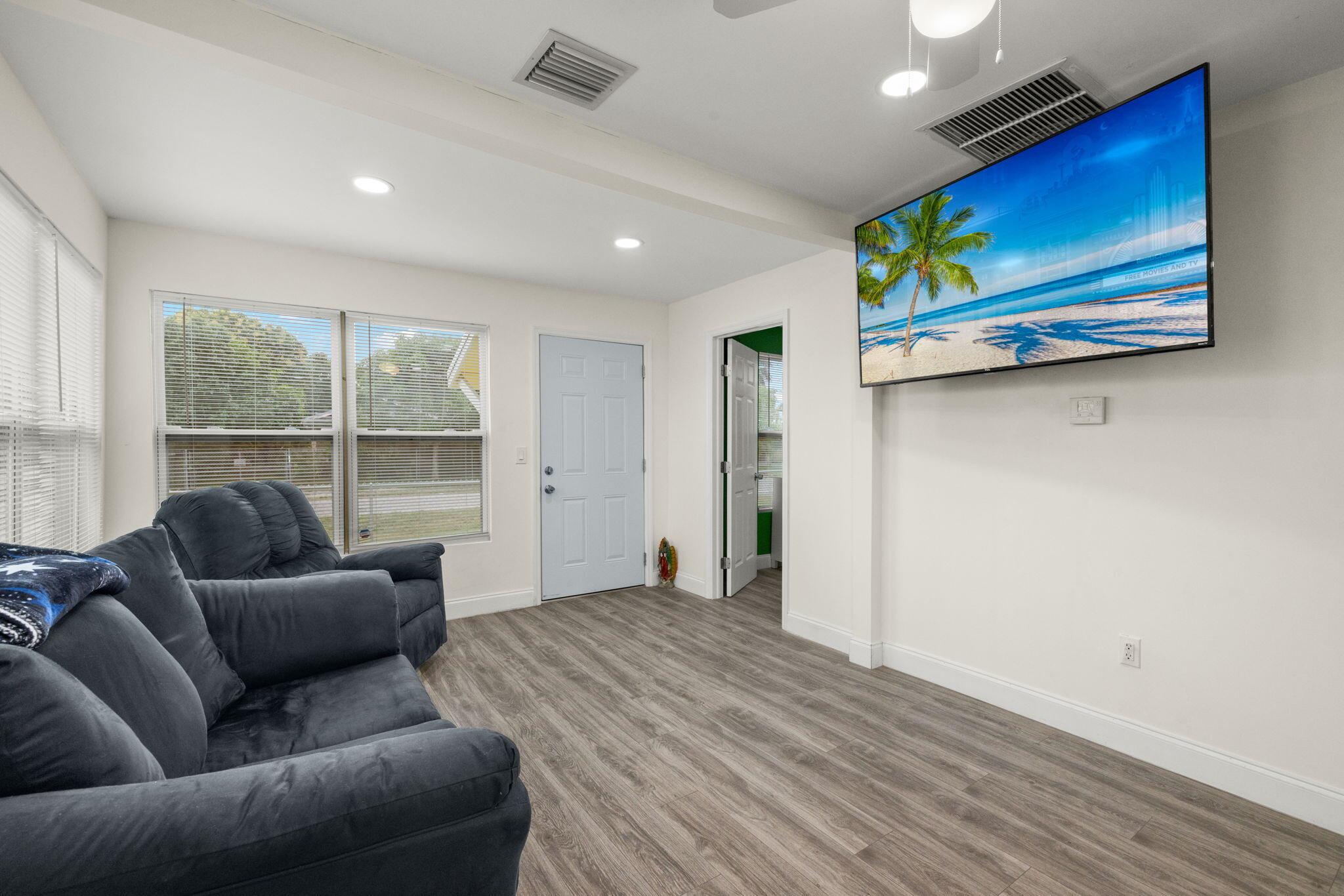 Homes for sale in Clewiston, FL | 337 E Obispo Avenue, Clewiston, FL 33440 | MLS# R11112014