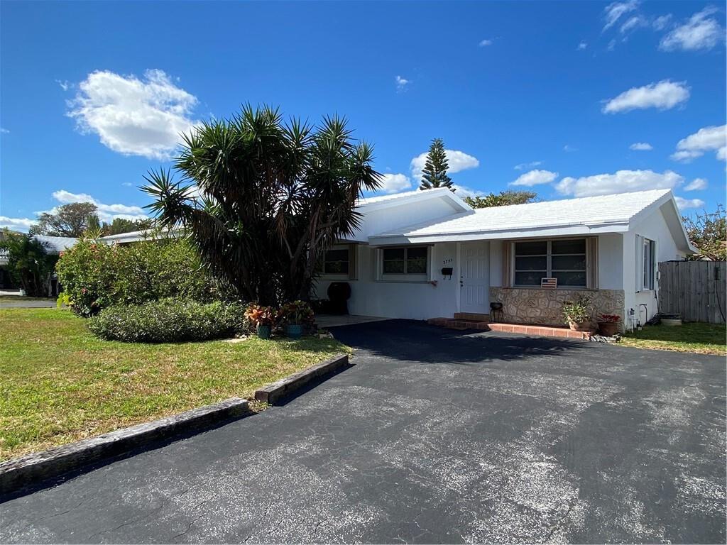 Homes for sale in Lighthouse Point, FL | 2741-2745 Ne 30Th Avenue, Lighthouse Point, FL 33064 | MLS# R11112160