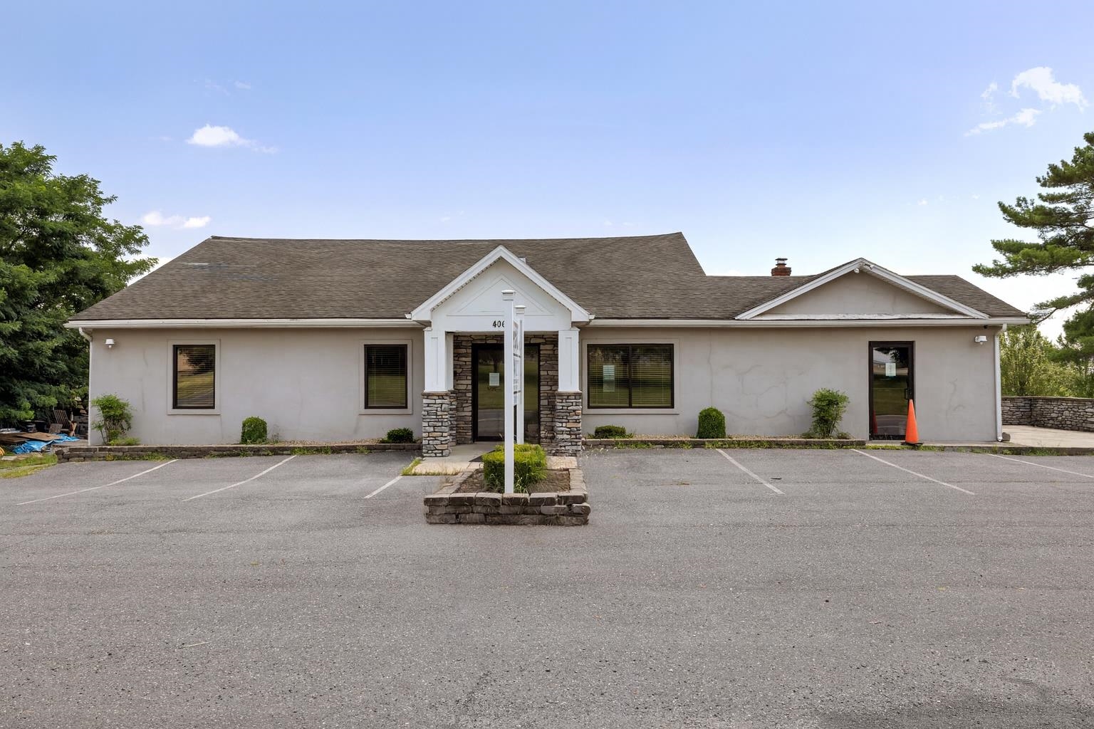 4060 S MAIN ST exterior