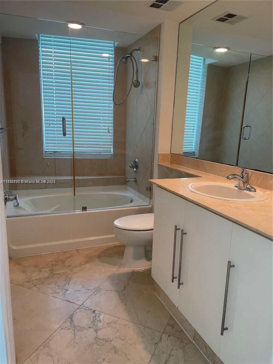 325 S Biscayne Blvd #3526, Miami FL 33131