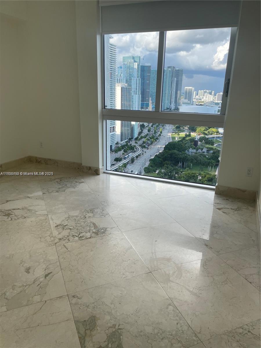 325 S Biscayne Blvd #3526, Miami FL 33131