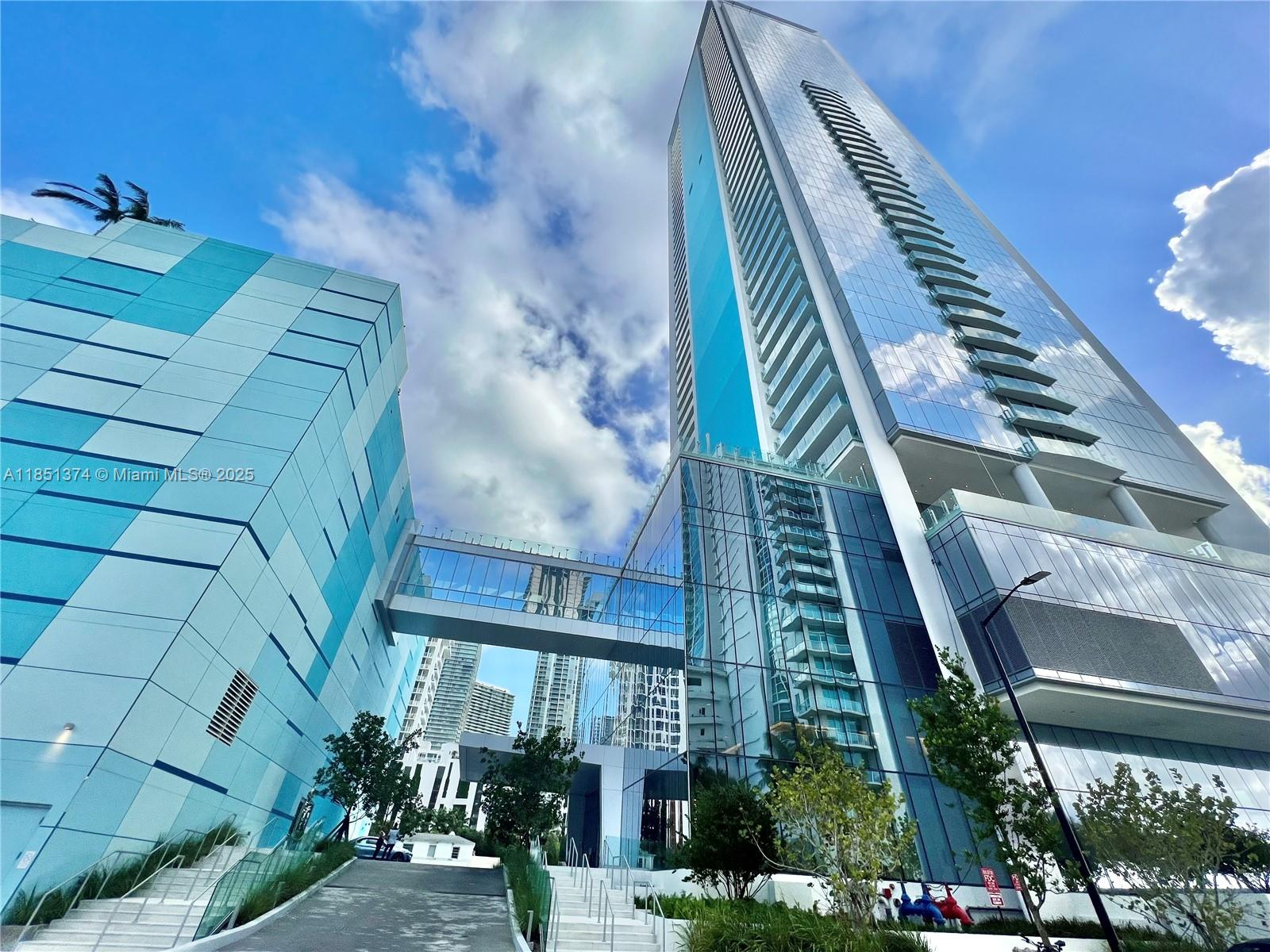 Condo for Sale in Miami, FL