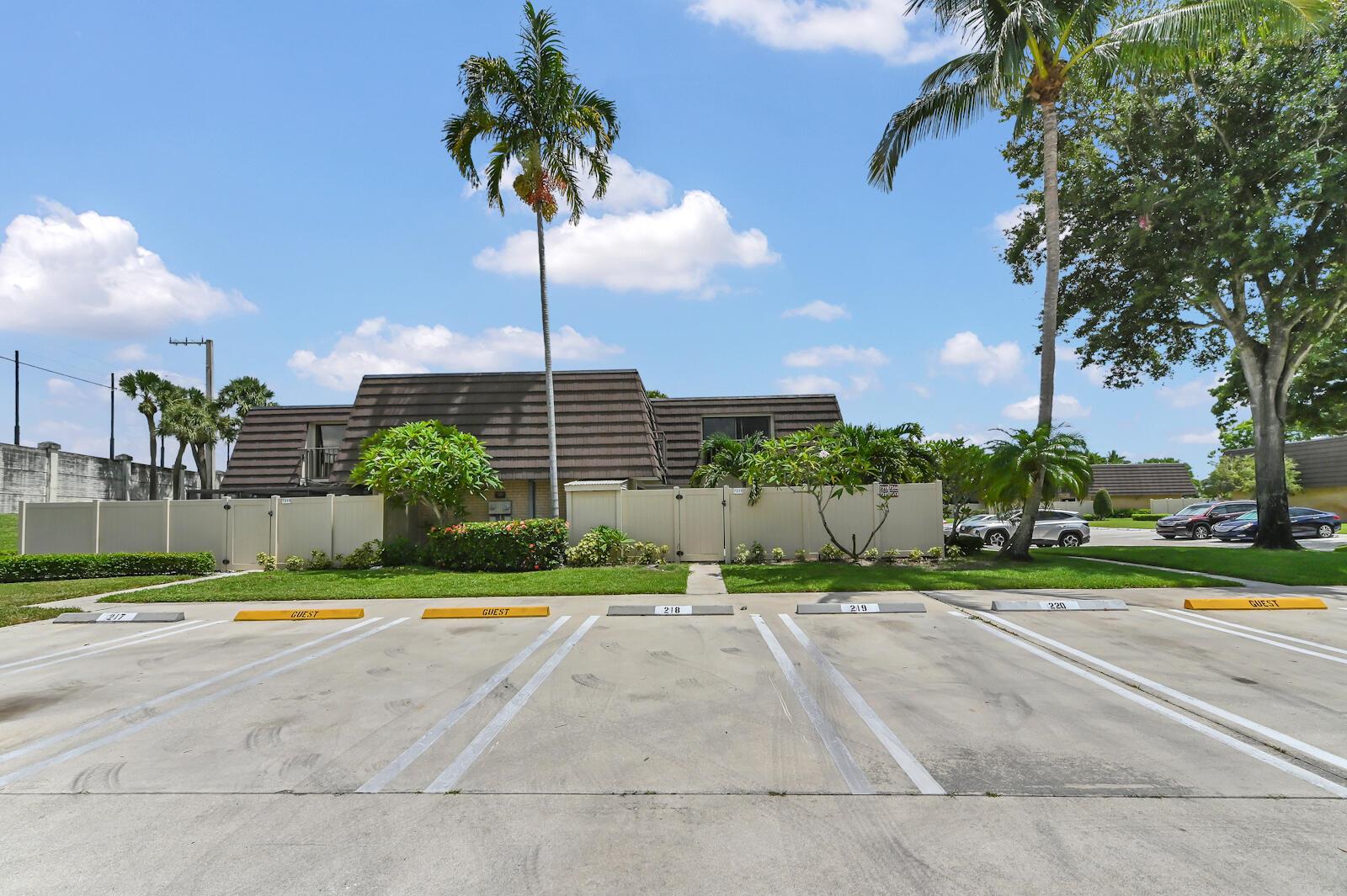 Homes for sale in West Palm Beach, FL | 7315 73rd Way, West Palm Beach, FL 33407 | MLS# R11112506