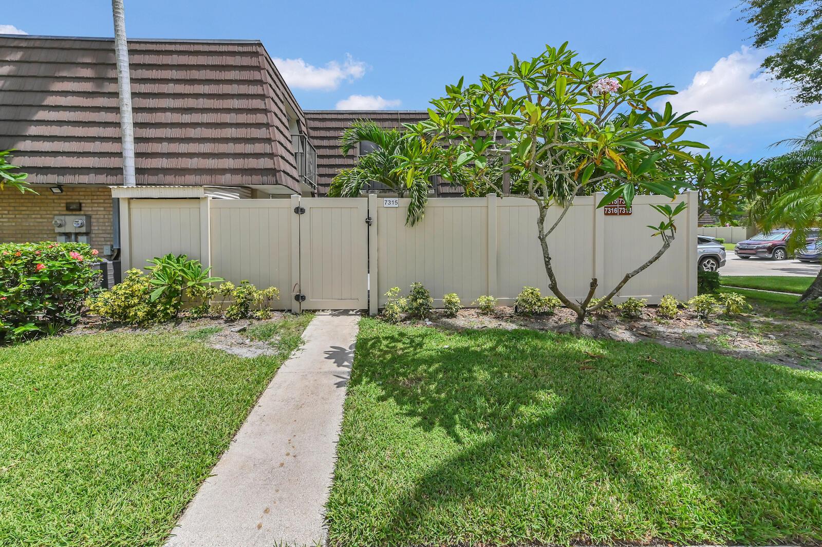 Homes for sale in West Palm Beach, FL | 7315 73Rd Way, West Palm Beach, FL 33407 | MLS# R11112506