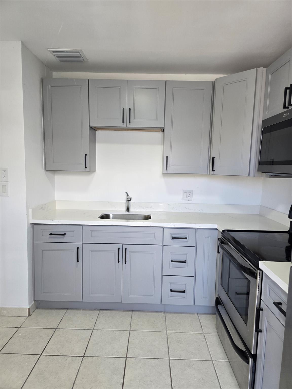 Homes for sale in Lauderhill, FL | 4310 Nw 12th Ct #204, Lauderhill, FL 33313 | MLS# F10517767